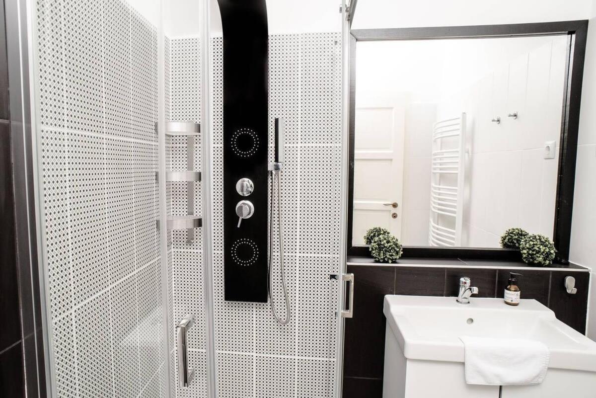 Cute, New And Stylish Apartment In The Center Boedapest Buitenkant foto